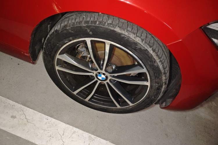 Used BMW 2 Series 2018 220i Convertible Coupe Sports Design Package Right Front Wheel Hub