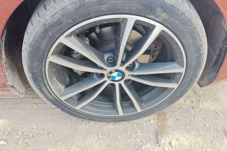 Used BMW 2 Series 2018 220i Convertible Coupe Sports Design Package Right Front Wheel Hub