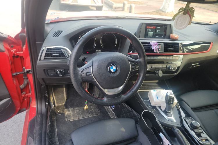 Used BMW 2 Series 2018 220i Convertible Coupe Sports Design Package Steering Wheel