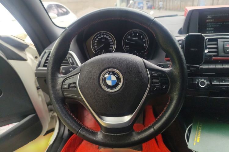 Used BMW 2 Series 2018 220i Convertible Coupe Sports Design Package Steering Wheel
