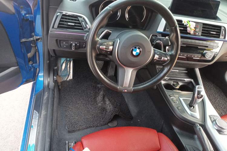Used BMW 2 Series 2018 225i Luxury Model with M Sport Package Steering Wheel