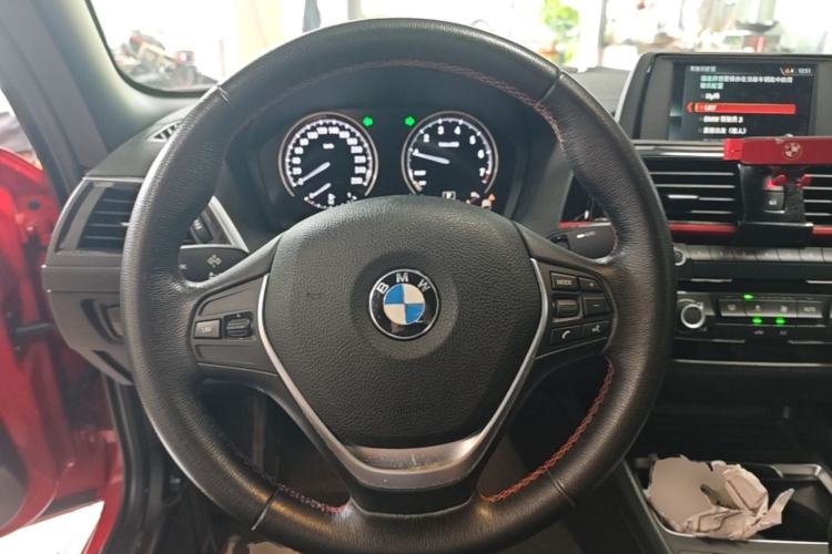 Used BMW 2 Series 2018 220i Convertible Coupe Sports Design Package Steering Wheel