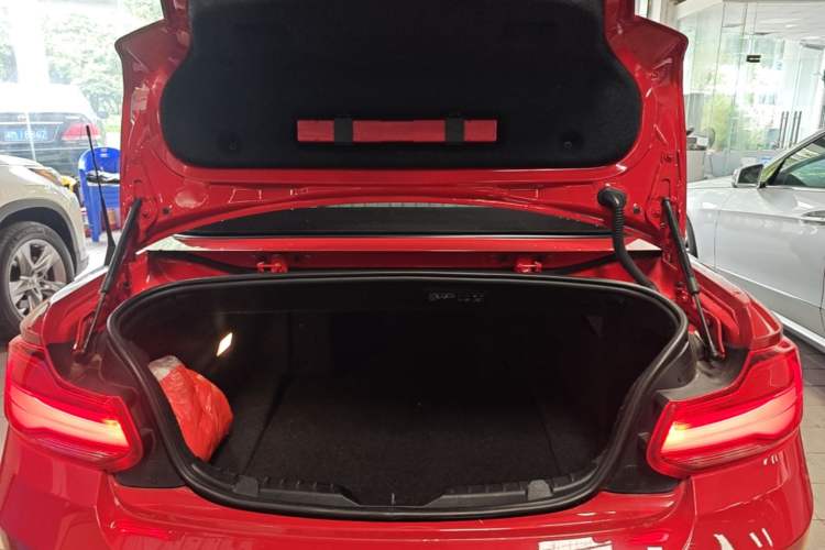 Used BMW 2 Series 2018 220i Convertible Coupe Sports Design Package Trunk