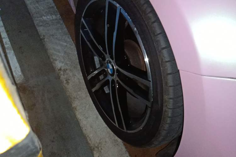 Used BMW 2 Series 2018 225i Convertible Coupe Luxury Model M Sport Package Right Front Wheel Hub