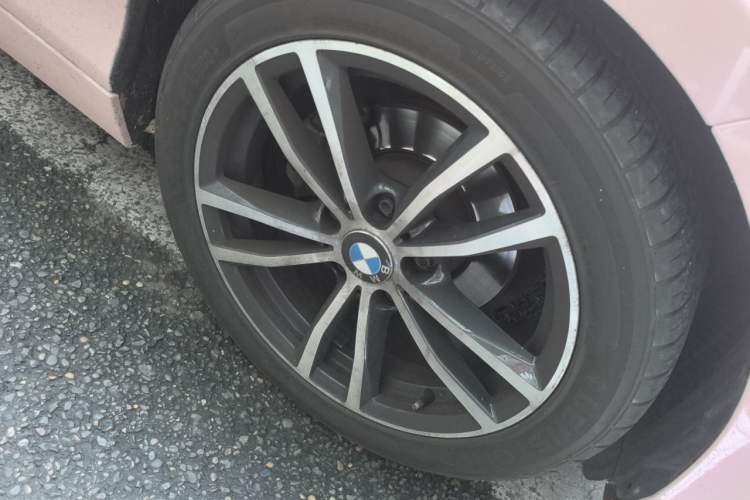 Used BMW 2 Series 2018 220i Convertible Coupe Sports Design Package Right Front Wheel Hub