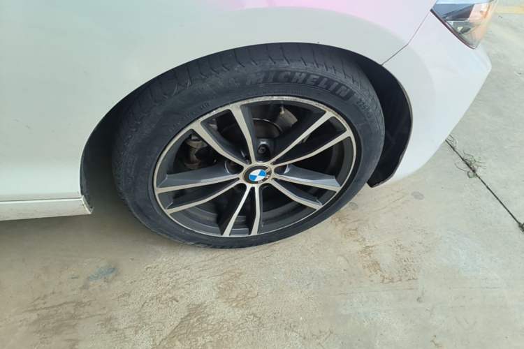 Used BMW 2 Series 2018 220i Convertible Coupe Sports Design Package Right Rear Wheel Hub