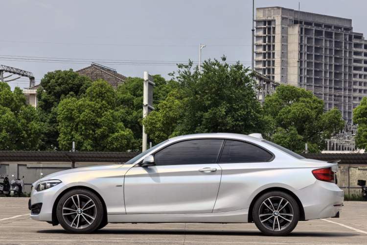 Used BMW 2 Series 2018 220i Sport Design Package Exterior 3