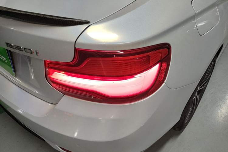 Used BMW 2 Series 2018 220i Sport Design Package Exterior 3