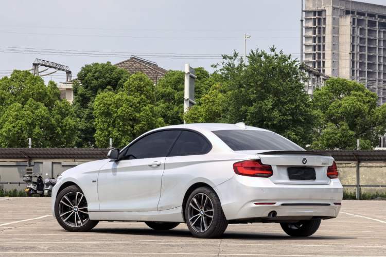 Used BMW 2 Series 2018 220i Sport Design Package Exterior 4