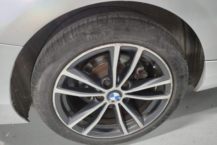 Used BMW 2 Series 2018 220i Sport Design Package Exterior 5