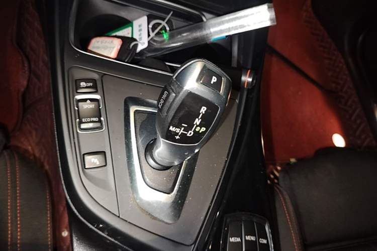 Used BMW 2 Series 2018 220i Sport Design Package Gear Lever