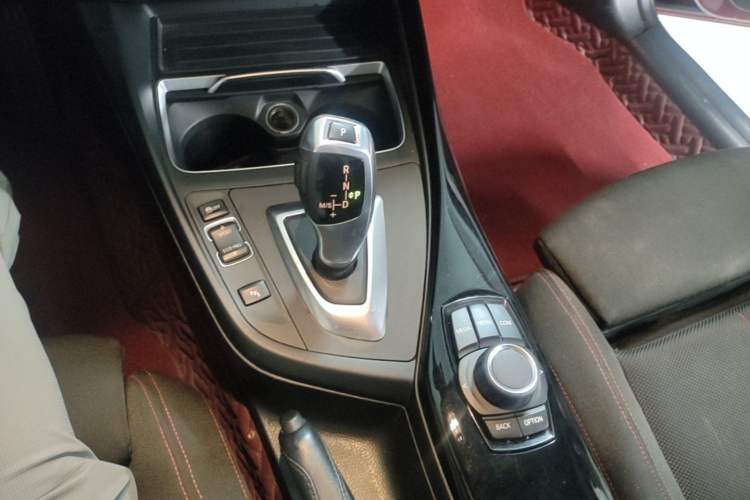 Used BMW 2 Series 2018 220i Sport Design Package Gear Lever