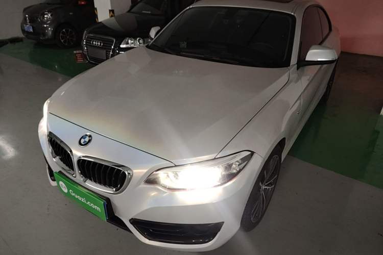 Używany BMW 2 Series 2018 220i Sport Design Package Guazi used car, China used car export, Used car for sale, Used cars, Cheapest cars for sale