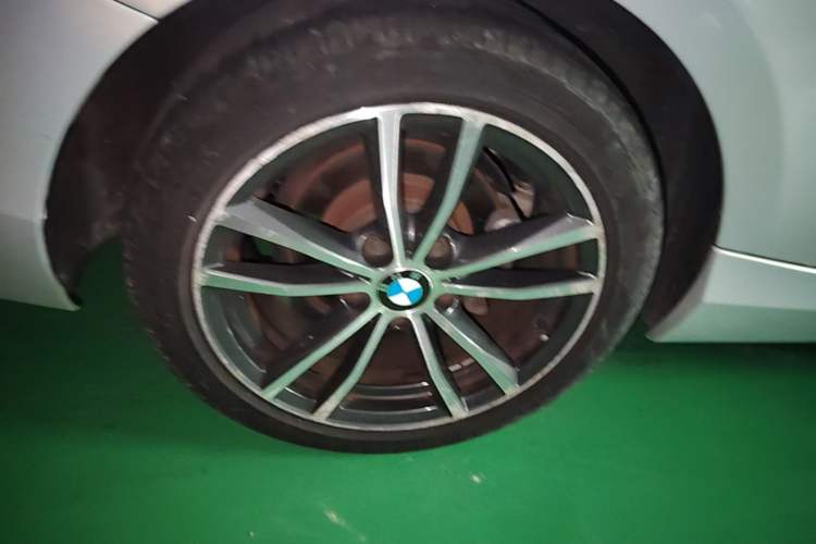 Used BMW 2 Series 2018 220i Sport Design Package Right Rear Wheel Hub