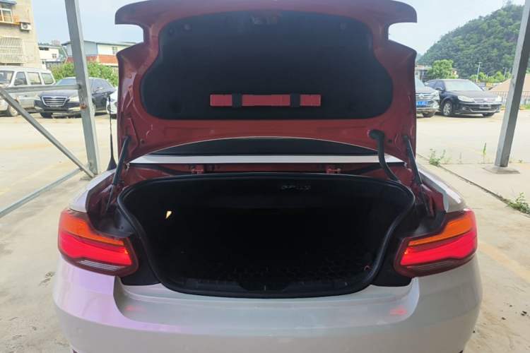 Used BMW 2 Series 2018 220i Convertible Coupe Sports Design Package Trunk