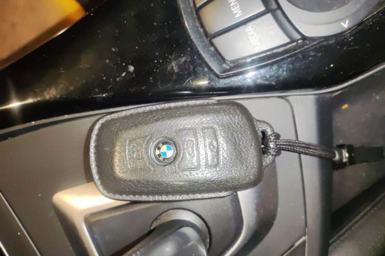 Used BMW 2 Series 2018 220i Convertible Coupe Sports Design Package Vehicle Key