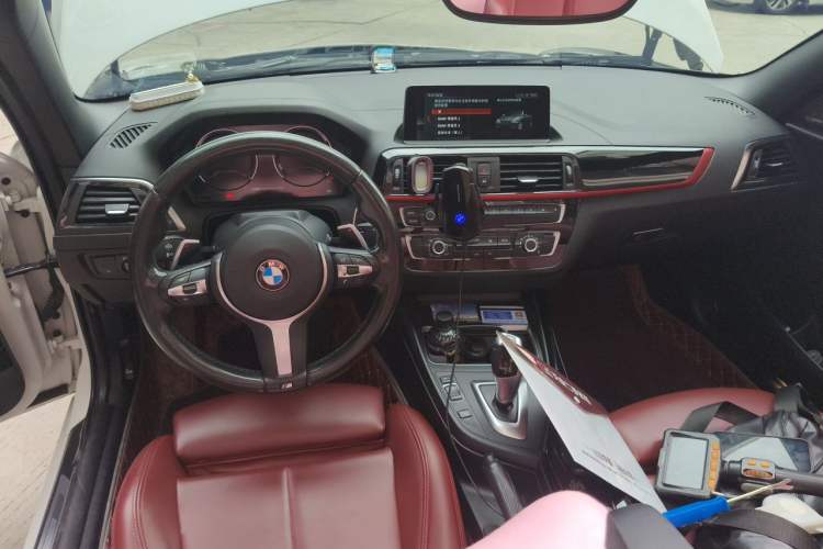 Used BMW 2 Series 2018 220i Convertible Coupe Sports Design Package Center Console