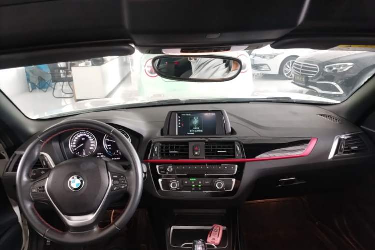 Used BMW 2 Series 2018 220i Convertible Coupe Sports Design Package Center Console