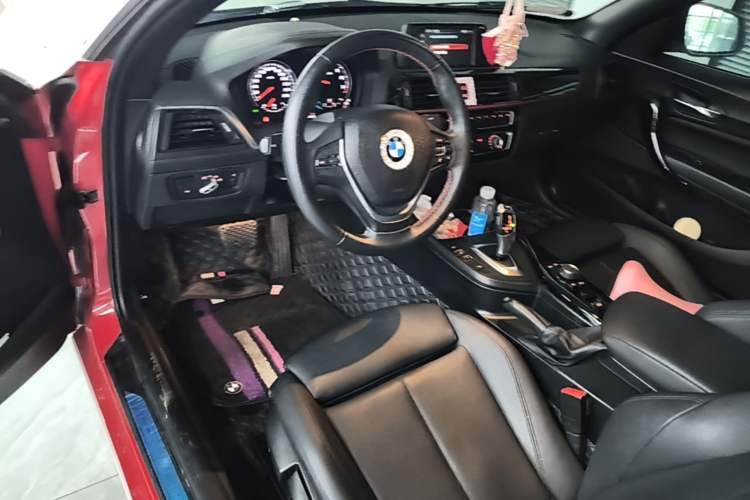 Used BMW 2 Series 2018 220i Convertible Coupe Sports Design Package Center Console