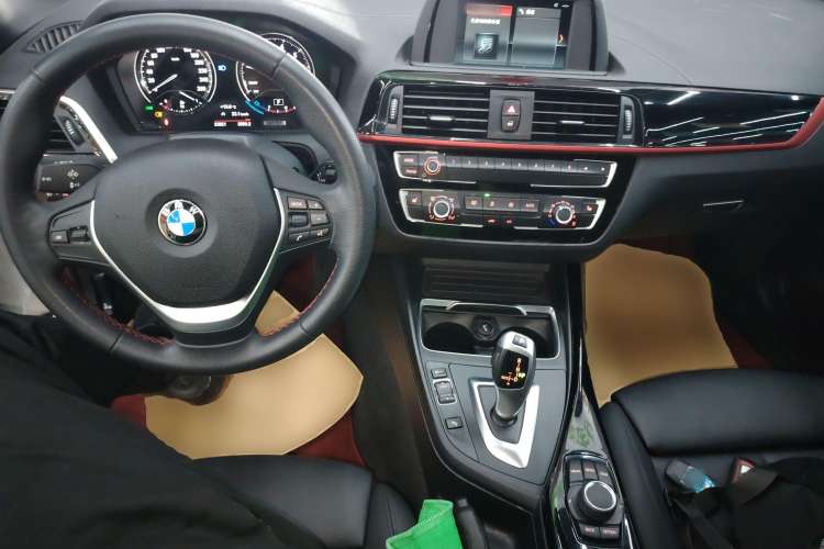 Used BMW 2 Series 2018 220i Convertible Coupe Sports Design Package Center Console