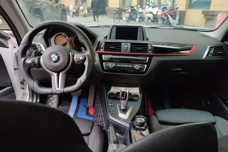 Used BMW 2 Series 2018 220i Sport Design Package Center Console