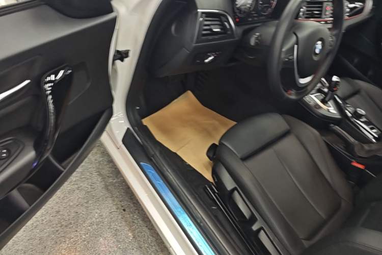 Used BMW 2 Series 2018 220i Convertible Coupe Sports Design Package Driver Seat