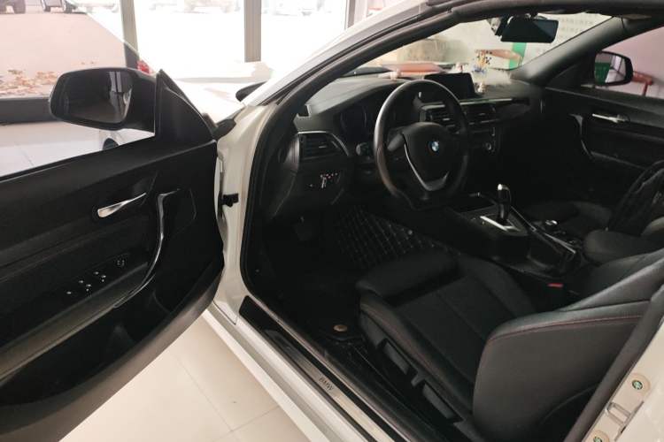 Used BMW 2 Series 2018 220i Convertible Coupe Sports Design Package Driver Seat