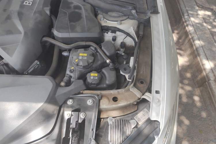Used BMW 2 Series 2018 225i M Sport Engine Bay Left