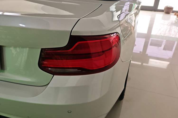 Used BMW 2 Series 2018 220i Convertible Coupe Sports Design Package Exterior 2