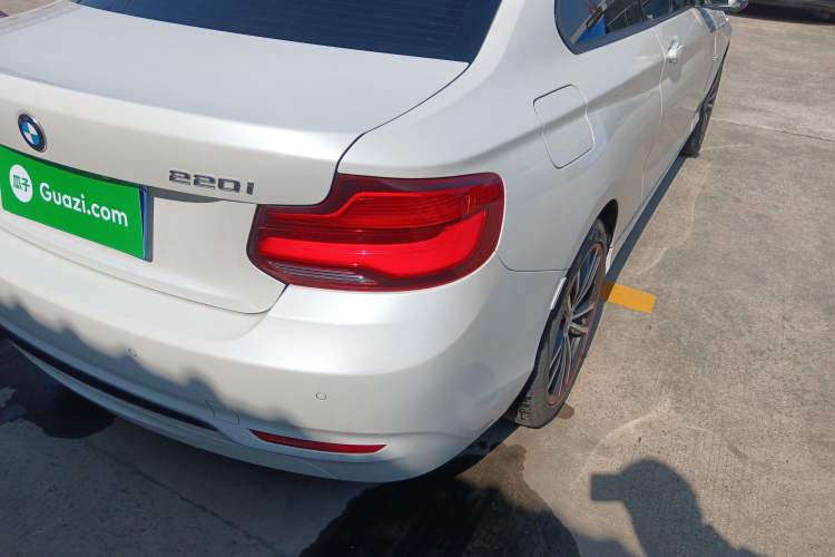 Used BMW 2 Series 2018 220i Sport Design Package Exterior 3