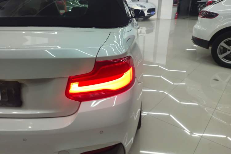 Used BMW 2 Series 2018 225i Convertible Coupe M Sport Edition Exterior 3
