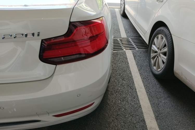 Used BMW 2 Series 2018 220i Sport Design Package Exterior 3