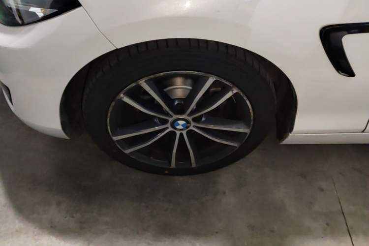 Used BMW 2 Series 2018 220i Sport Design Package Exterior 4