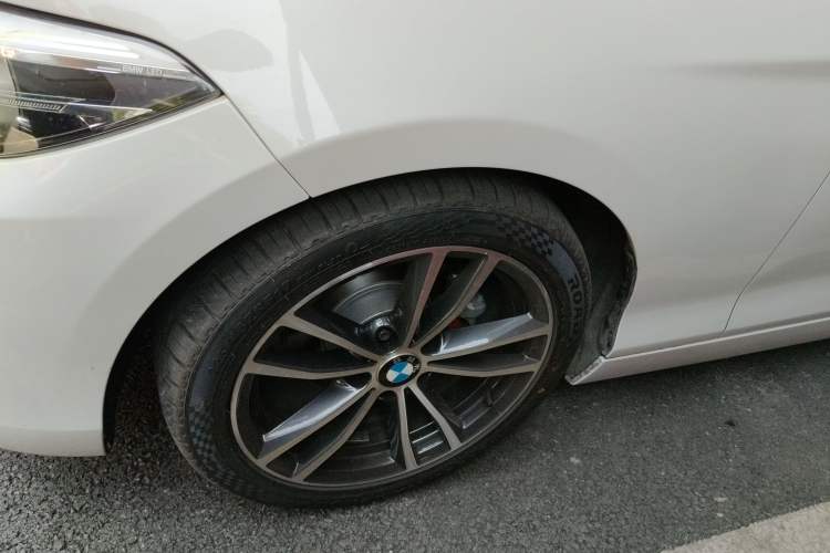 Used BMW 2 Series 2018 220i Sport Design Package Exterior 4