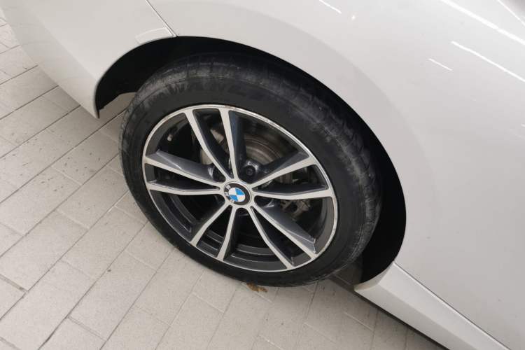 Used BMW 2 Series 2018 220i Sport Design Package Exterior 5