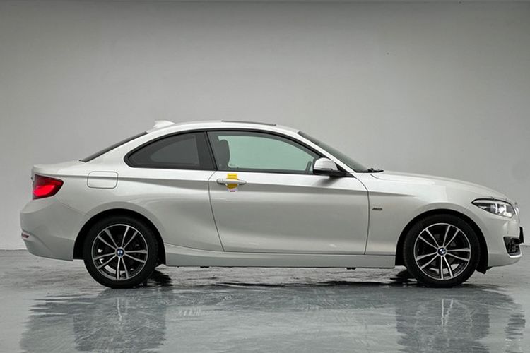 Used BMW 2 Series 2018 220i Sport Design Package Exterior 6