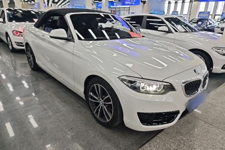 Used BMW 2 Series 2018 220i Convertible Coupe Sports Design Package Front Right 45 Deg