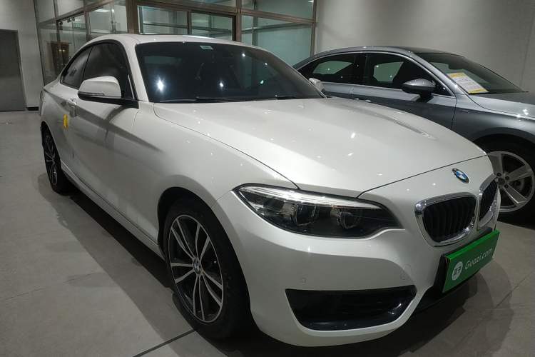 Used BMW 2 Series 2018 220i Sport Design Package Front Right 45 Deg