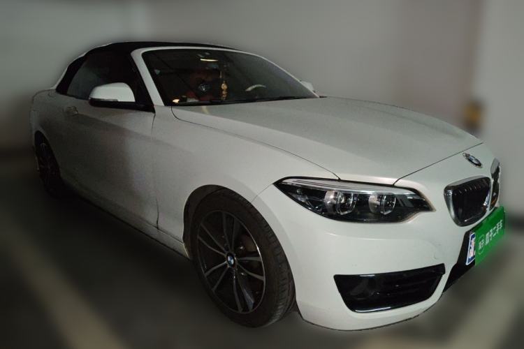 Used BMW 2 Series 2018 220i Convertible Coupe Sports Design Package Front Right 45 Deg