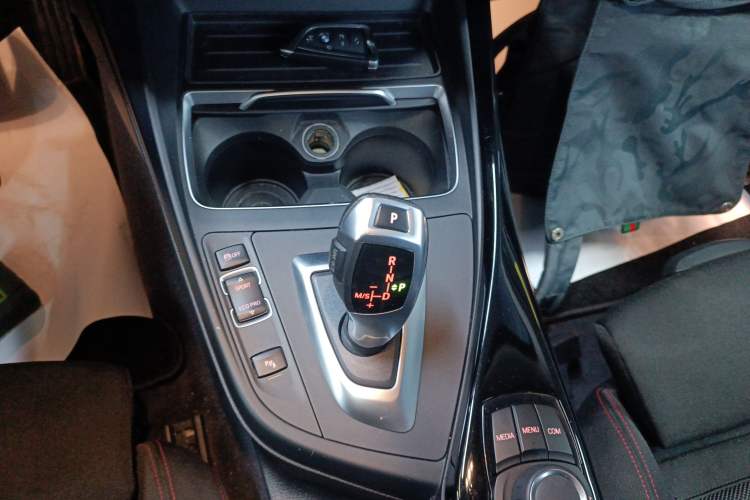 Used BMW 2 Series 2018 220i Sport Design Package Gear Lever