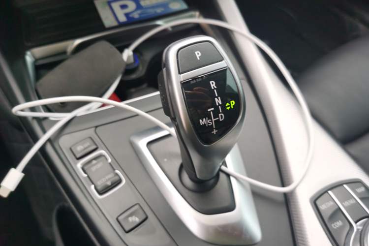 Used BMW 2 Series 2018 225i Luxury Model with M Sport Package Gear Lever
