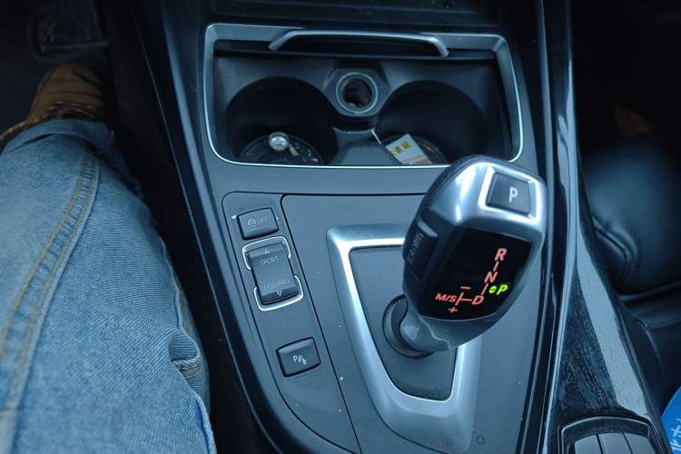 Used BMW 2 Series 2018 220i Sport Design Package Gear Lever