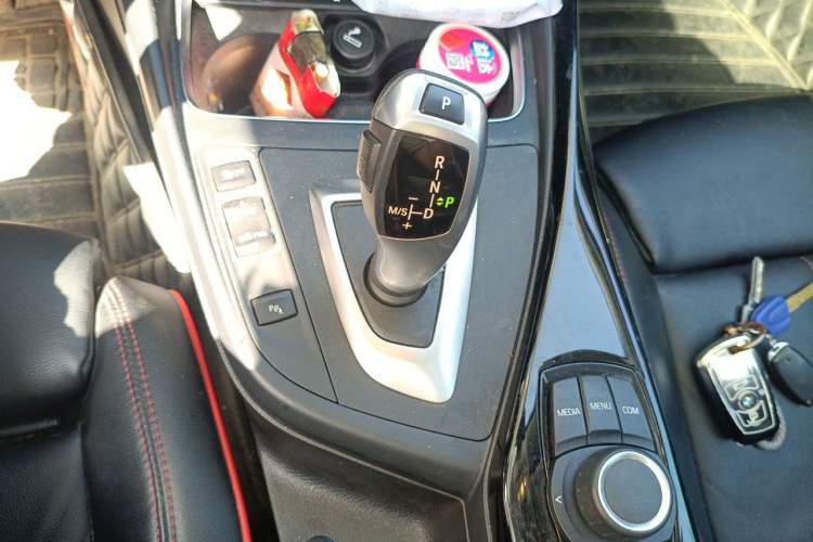 Used BMW 2 Series 2018 220i Sport Design Package Gear Lever