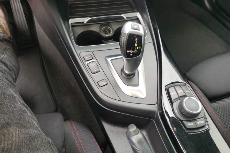 Used BMW 2 Series 2018 220i Sport Design Package Gear Lever