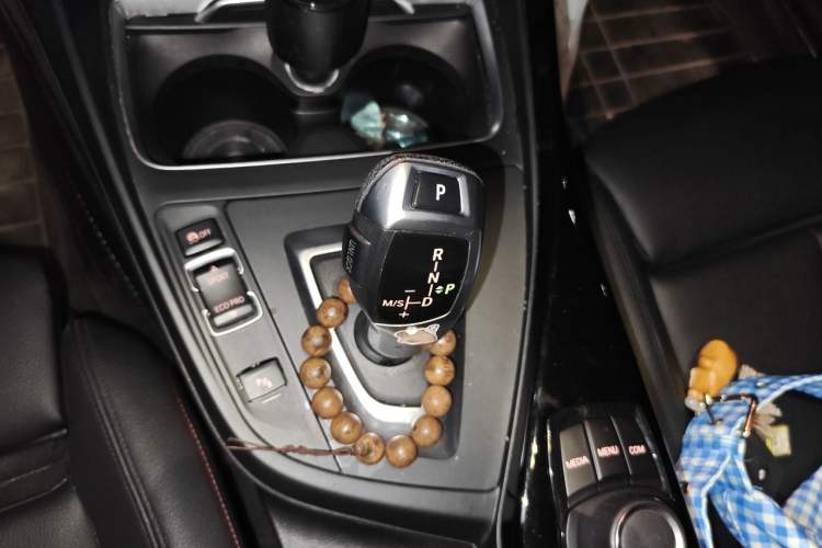 Used BMW 2 Series 2018 220i Convertible Coupe Sports Design Package Gear Lever