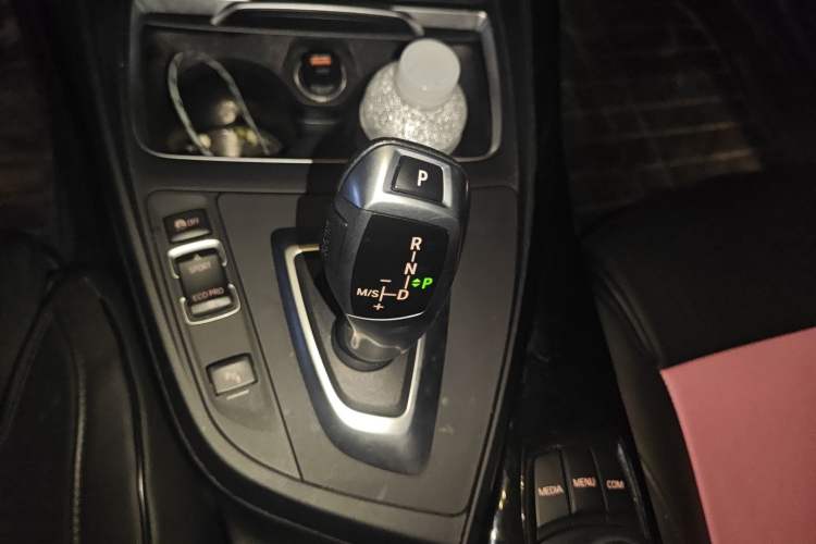 Used BMW 2 Series 2018 220i Sport Design Package Gear Lever