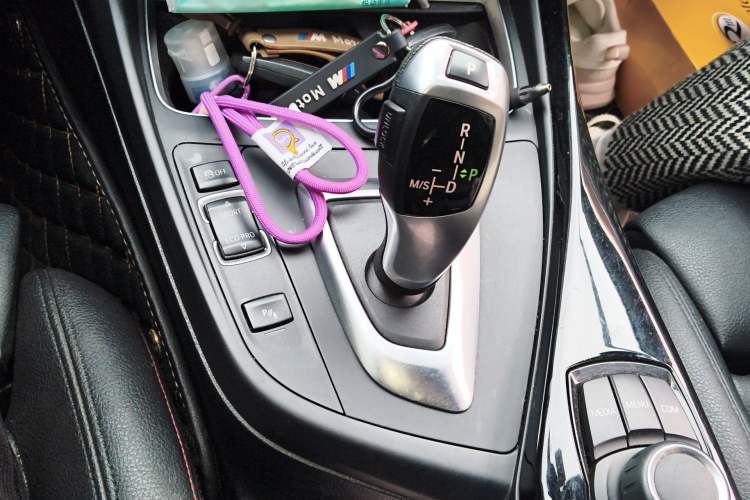 Used BMW 2 Series 2018 220i Convertible Coupe Sports Design Package Gear Lever