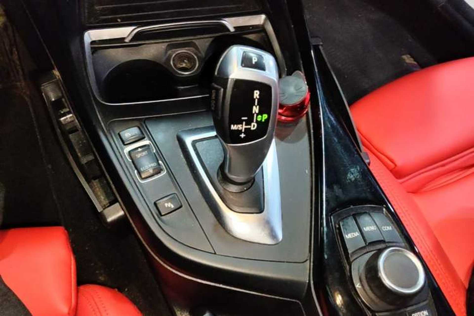 Used BMW 2 Series 2018 220i Sport Design Package Gear Lever