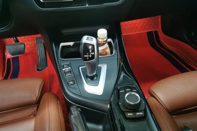 Used BMW 2 Series 2018 220i Sport Design Package Gear Lever