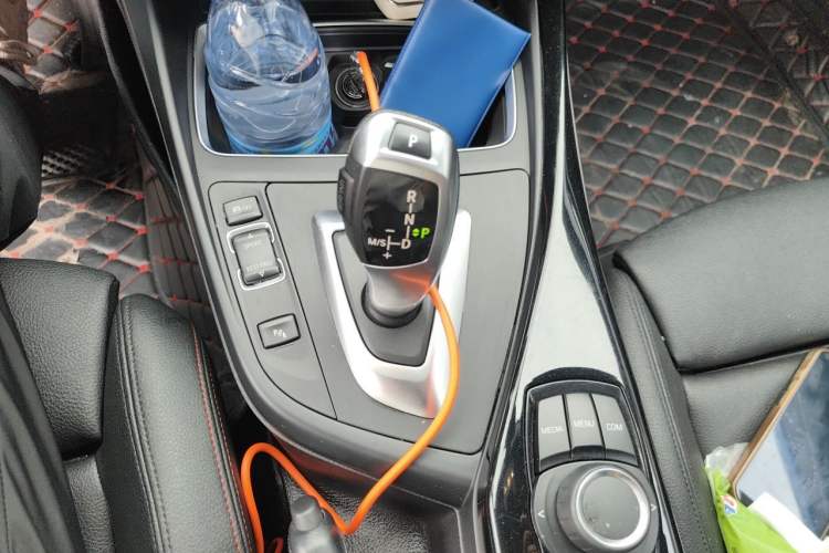 Used BMW 2 Series 2018 220i Convertible Coupe Sports Design Package Gear Lever